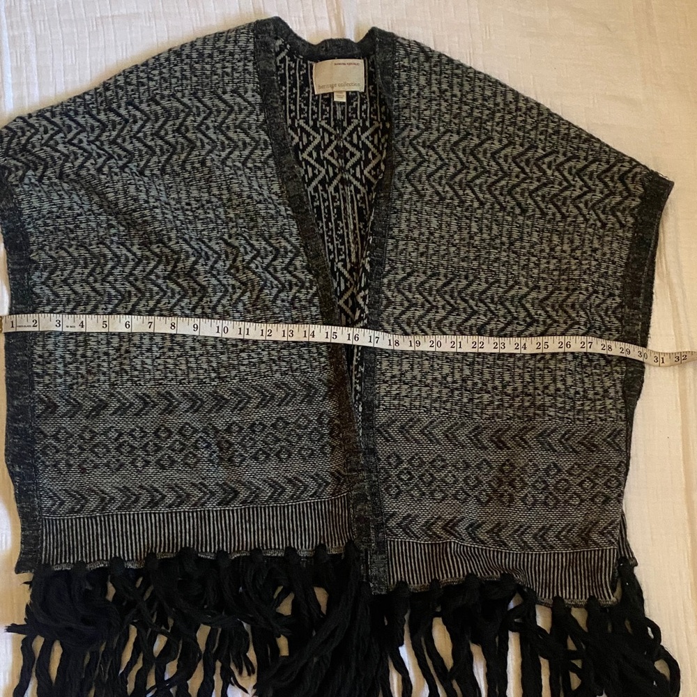Banana Republic Black and Gray Patterned Poncho - Picture 6 of 9